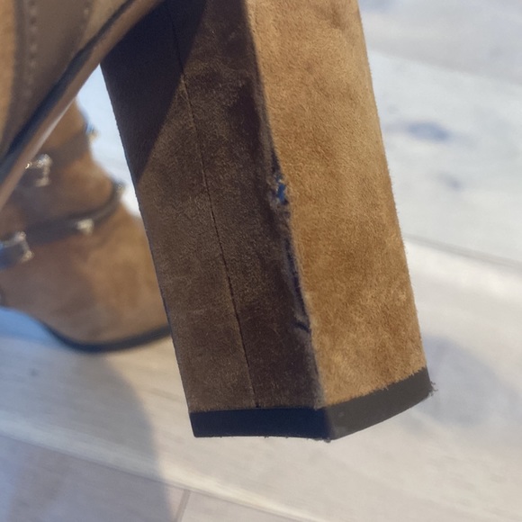 Valentino tan suede Rockstud booties sz. 41.5 - Picture 13 of 14